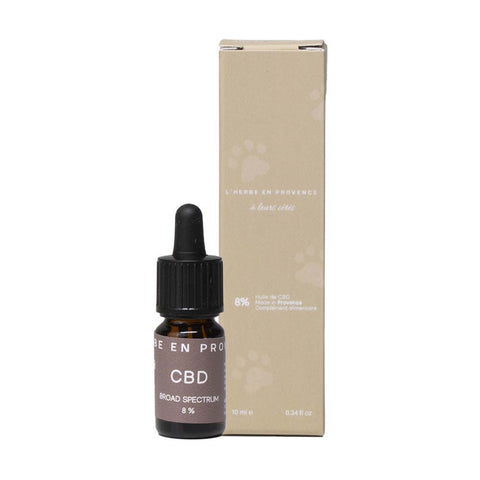 Huile CBD 8 % pour animaux broad spectrum flacon et boîte 10 ml L’Herbe en Provence chanvre cultivé en France